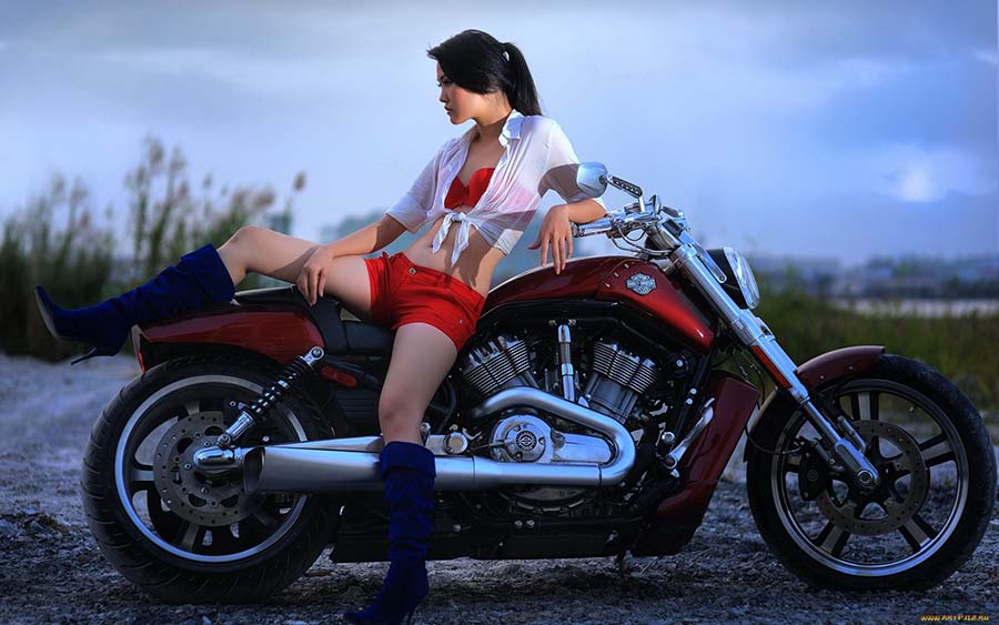 Beautiful girls and motorcycles in Soledad