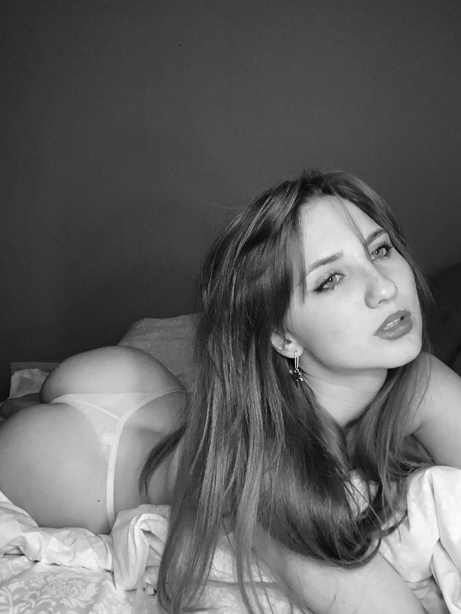 Take a pause and enjoy Nata nude — streaming from Soledad