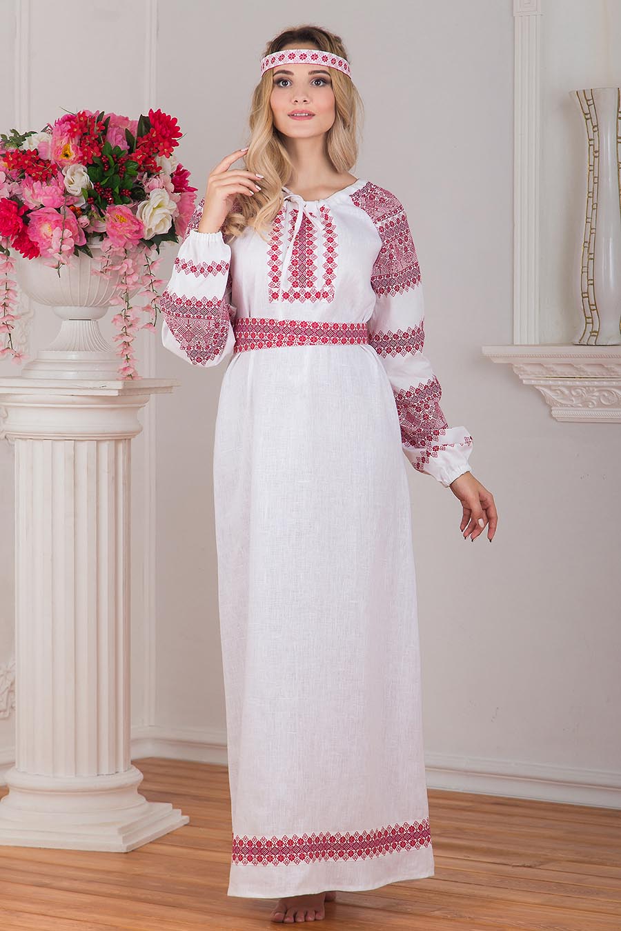 Women in Slavic costumes in Soledad