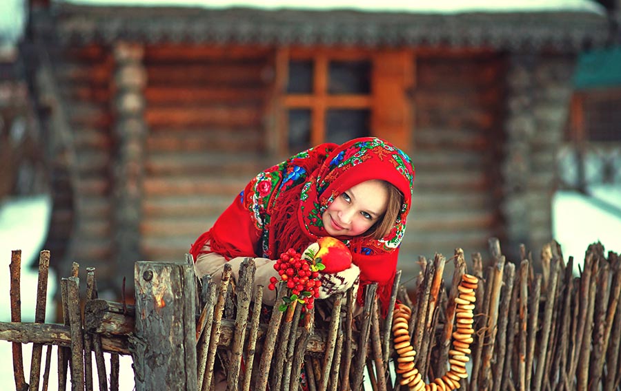 Sexy girl Women in Slavic costumes in Soledad