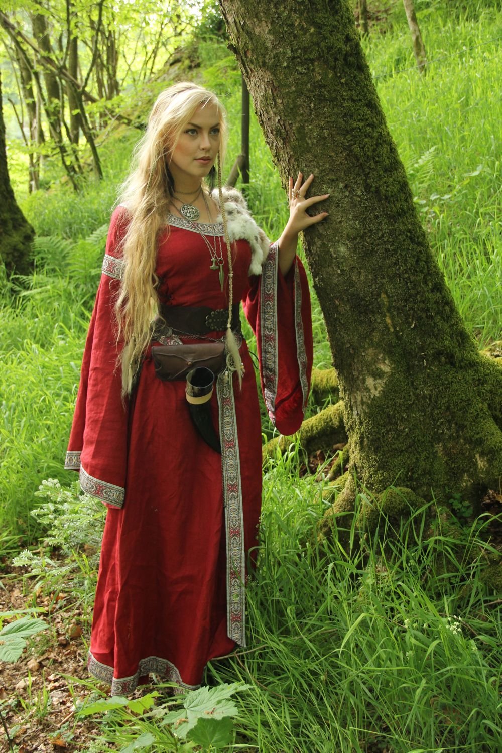 Women in Slavic costumes in Soledad