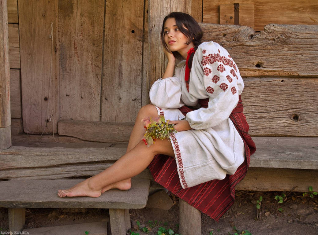 Women in Slavic costumes in Soledad