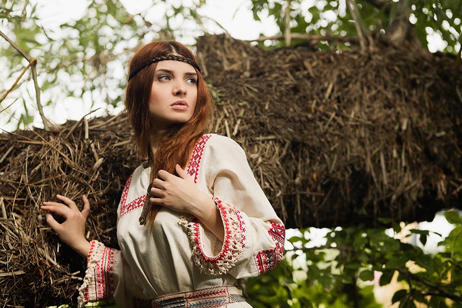 Women in Slavic costumes in Soledad