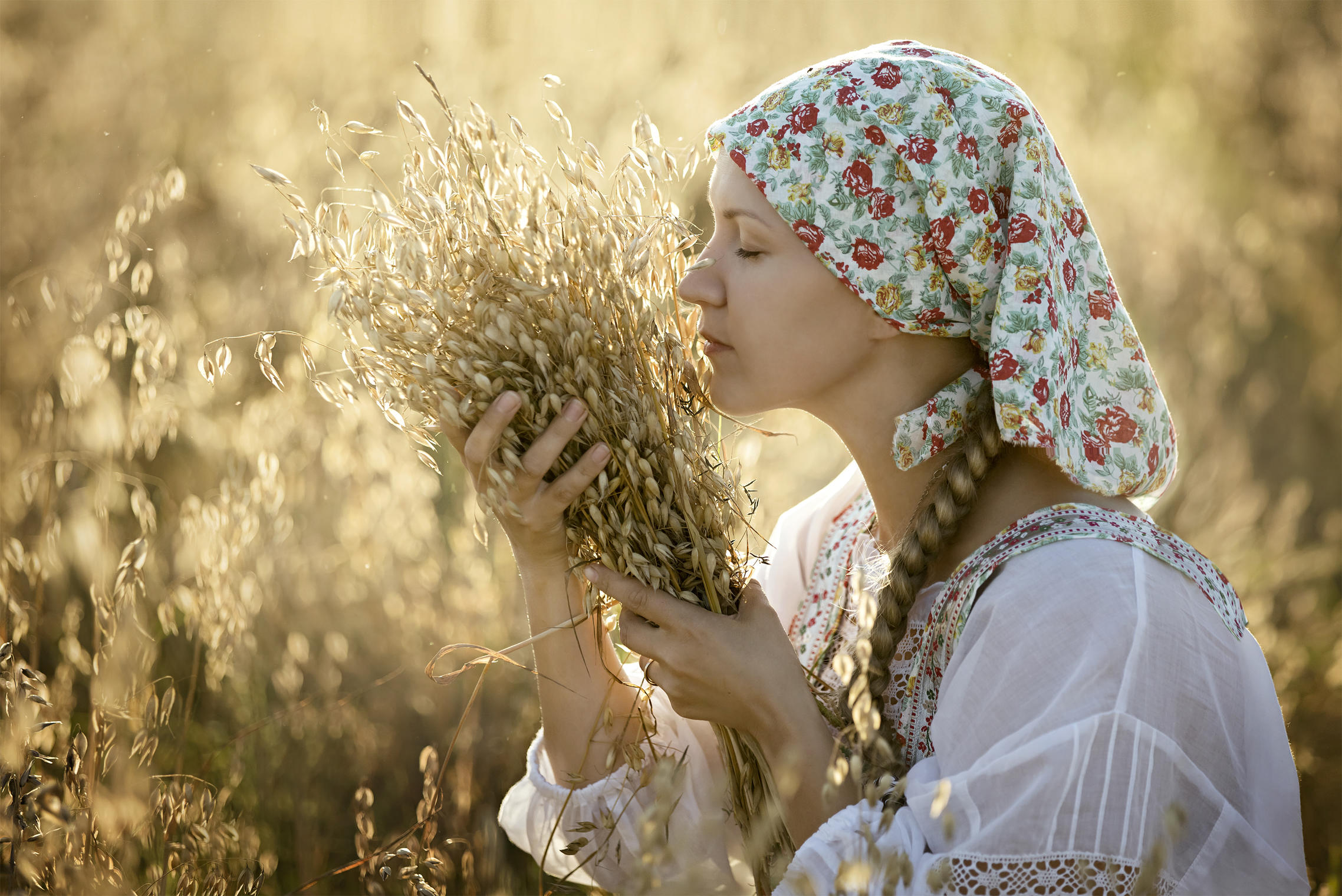 Photo Women in Slavic costumes in Soledad
