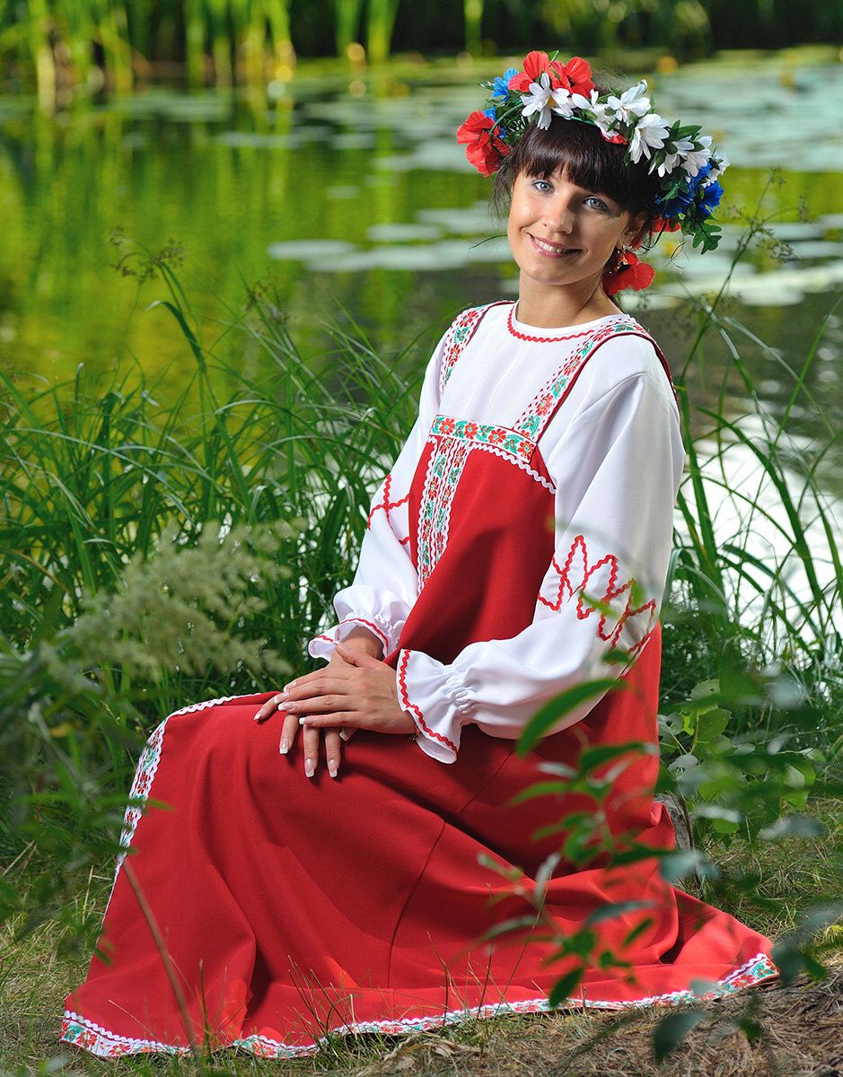 Beautiful girl Girls in Slavic costumes in Soledad