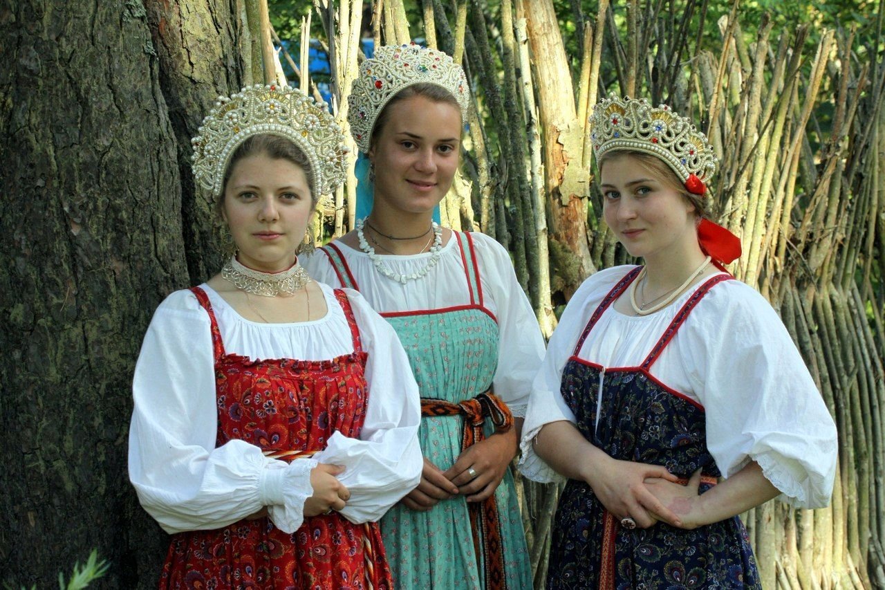 Sexy model Girls in Slavic costumes in Soledad